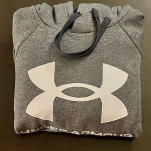 Underarmour men’s grey hoodie
Size M